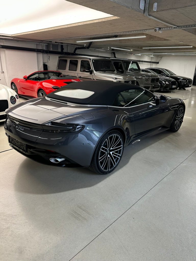 ASTON MARTIN DB12