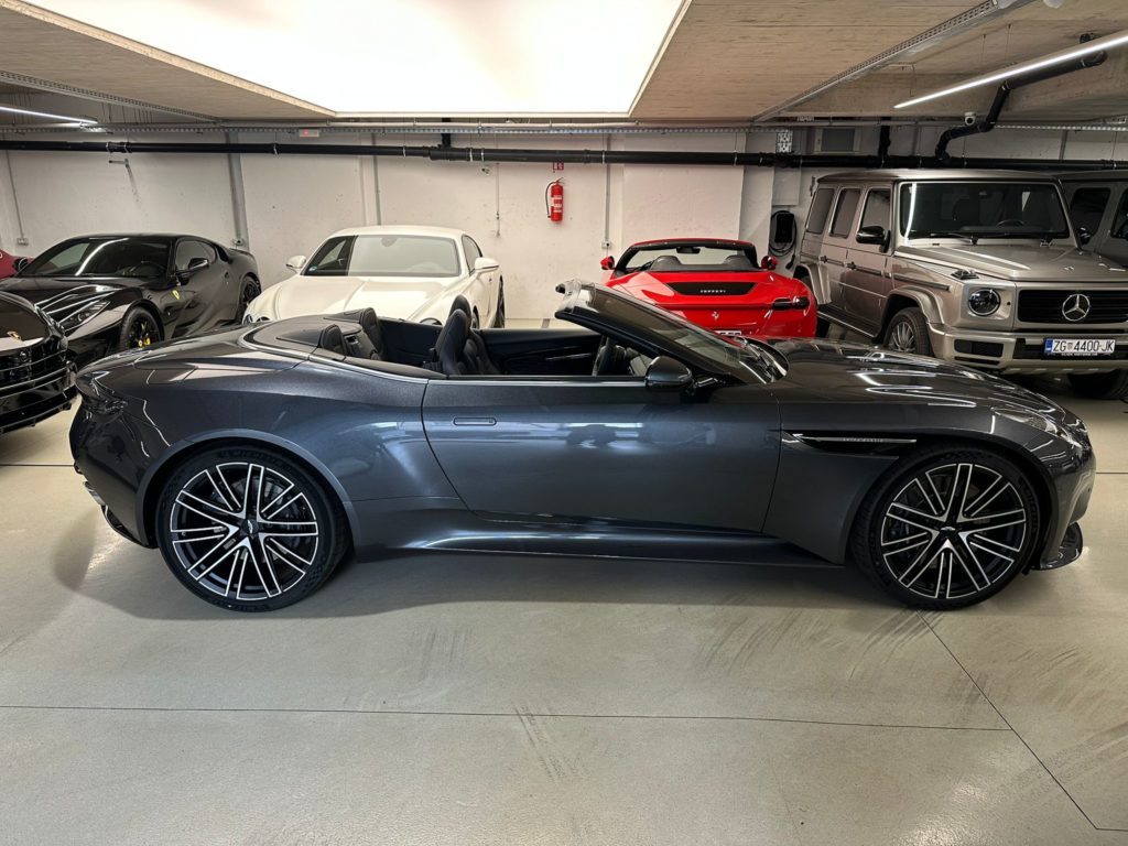 ASTON MARTIN DB12