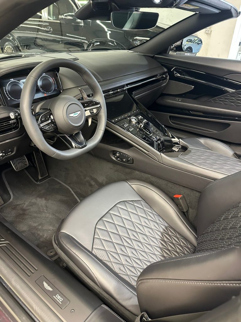 ASTON MARTIN DB12