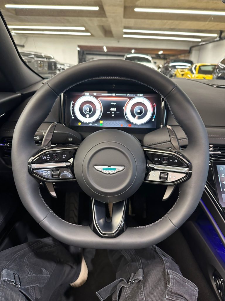 ASTON MARTIN DB12